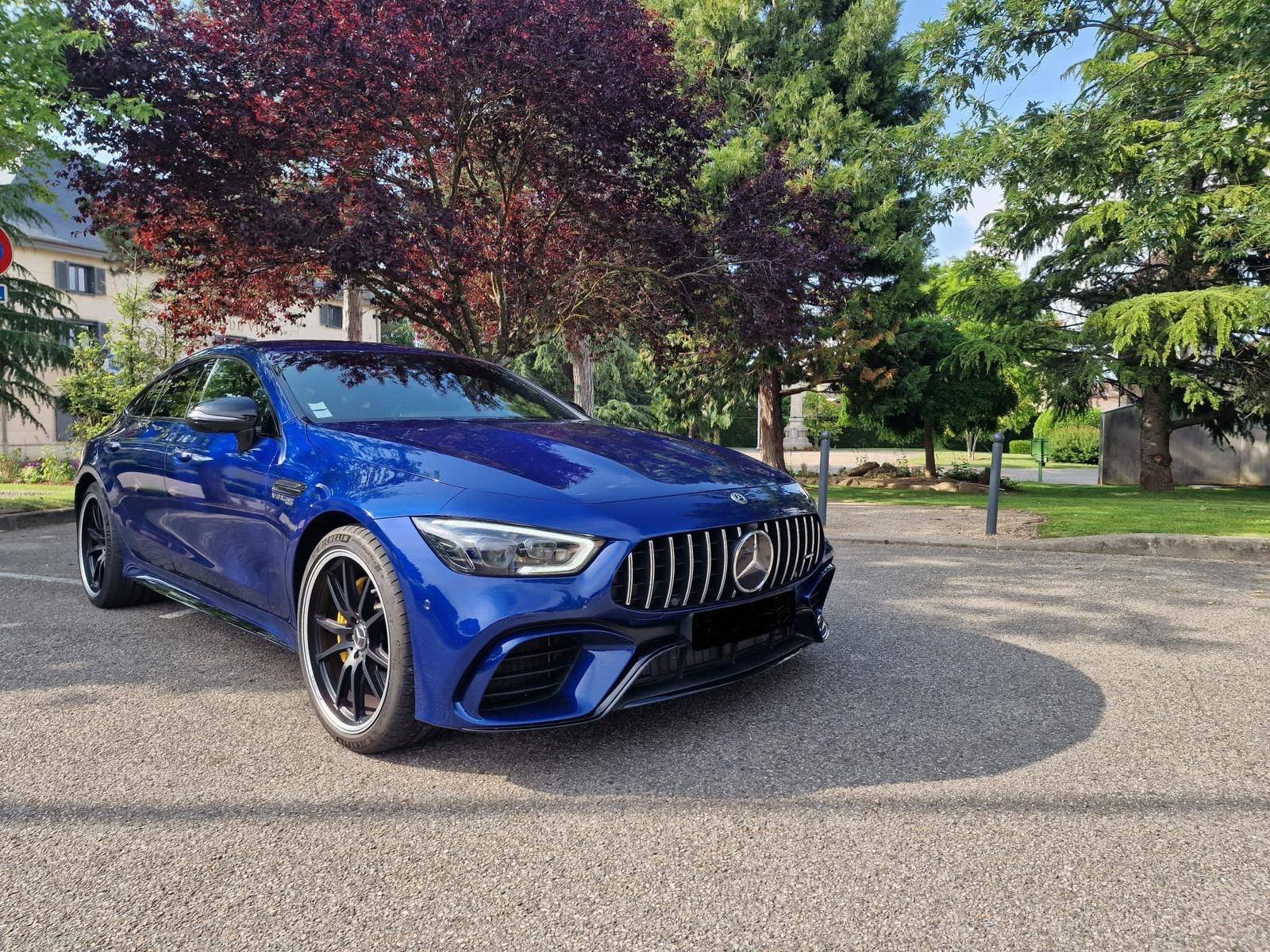 Location de voiture de luxe pour cadeau d'anniversaire Aéroport Saint Exupéry