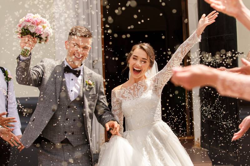 Tarif pour location de voiture haut de gamme et de luxe, décorée pour mon mariage à Lyon avec chauffeur pour une journée