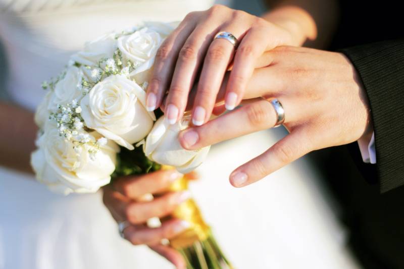 Tarif pour location de voiture haut de gamme et de luxe, décorée pour mon mariage à Lyon avec chauffeur pour une journée
