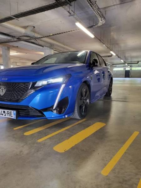 Louer une 308 GT Pack à Lyon et ses alentours